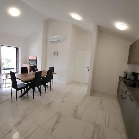 Apartman M&l I M&j *