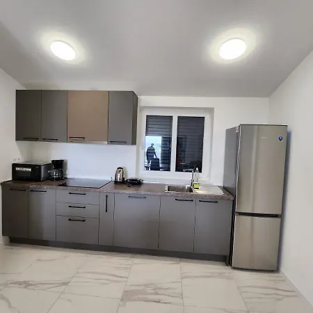 M&l I M&j شقة مالينسكا